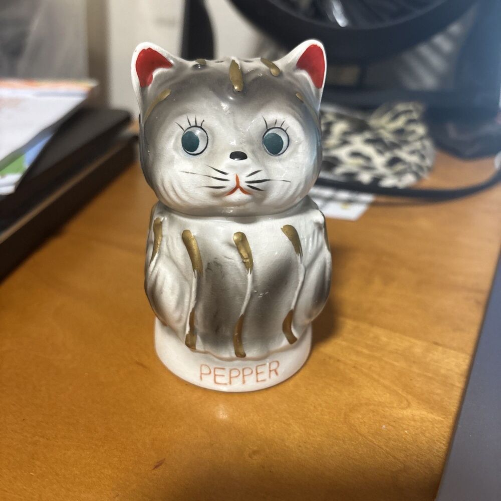 VTG Tilso Kitty Cat  Pepper Shakers Hand Painted Kitschy Kitten Japan